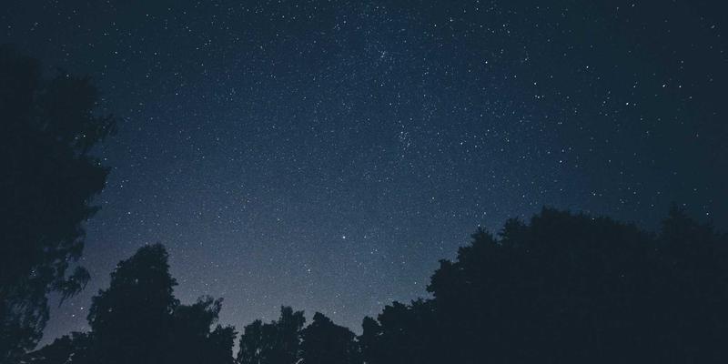 从激光切割到光通信：半导体激光器如何驱动现代数据中心与精密加工