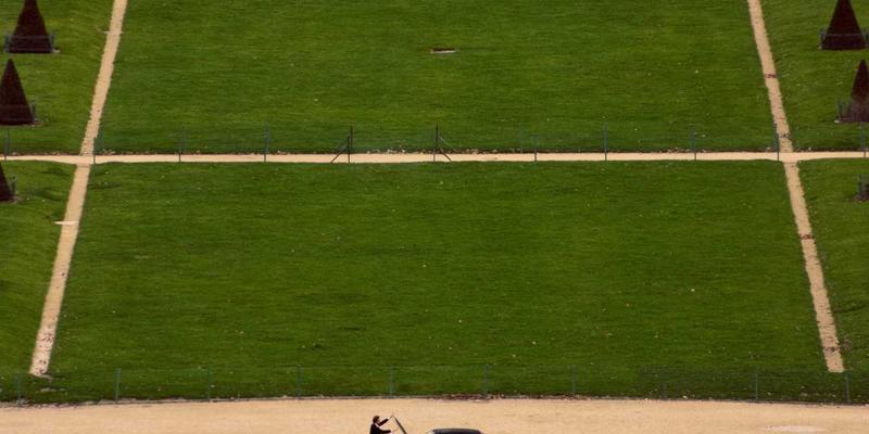 激光微加工：解锁柔性电子与可穿戴设备精细图案化的关键技术