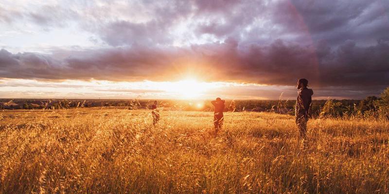 激光技术新突破：激光诱导荧光光谱如何革新大气污染物实时监测与溯源