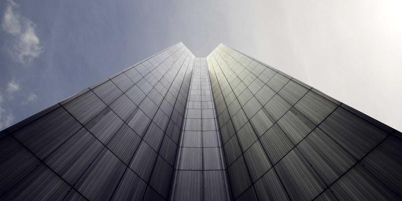 飞秒激光在眼科手术中的精准革命：从SMILE全飞秒看激光服务平台如何重塑医疗精度与安全